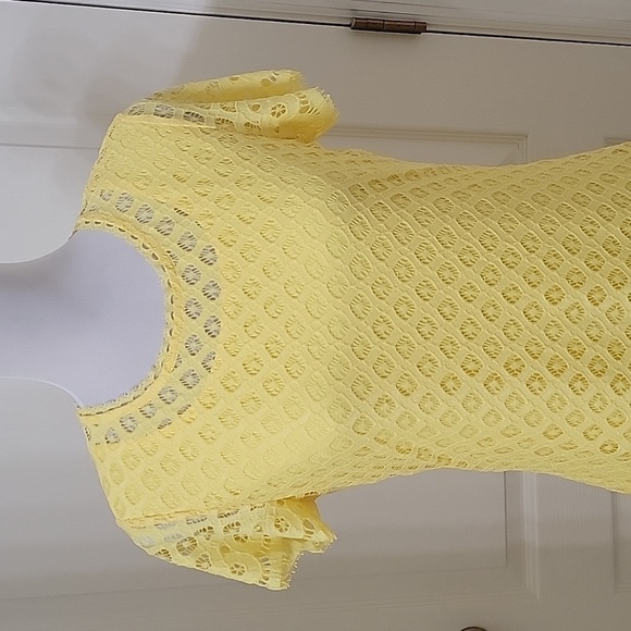 Isaac Mizrahi Size XXS Yellow Lace Overaly Knee Length Shift Dress, EUC - Picture 2 of 13